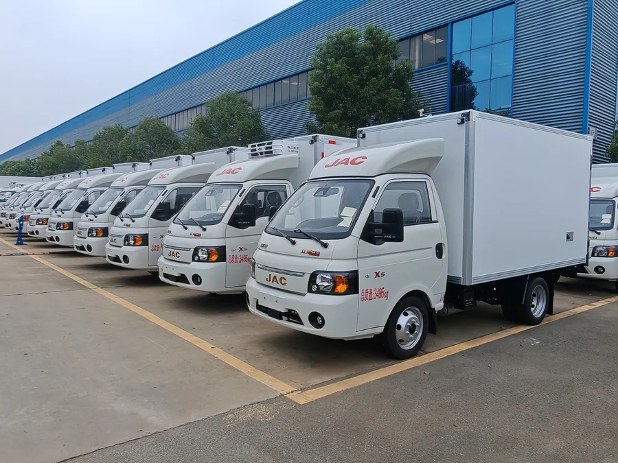 Government Tender Won in Two Gears: Electric Box Vans Plus Unmanned Delivery Pods - CLW delivery case