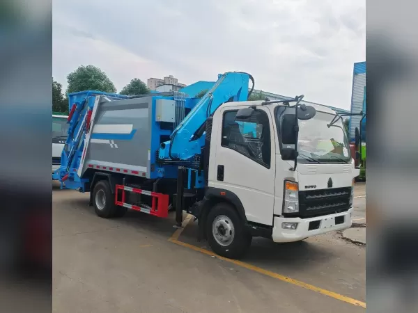 Dongfeng 8cbm Garbage Truck with 5T Knuckle Crane for Bulky Waste