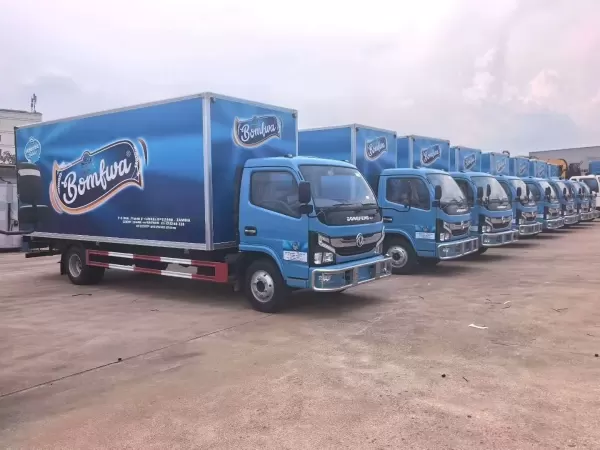 Dongfeng D7 4x2 8-Ton Insulated Box Truck for Beverage City Delivery