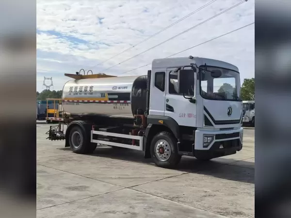Dongfeng 8cbm Smart Bitumen Distributor with Logging