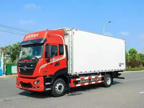 Dongfeng 4x2 Refrigerated Truck Tianlong 9.6M Cold Chain Tractor