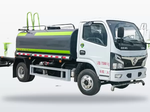 Dongfeng 4X2 5 cbm Water Sprinkler Truck for Road Washing & Greening