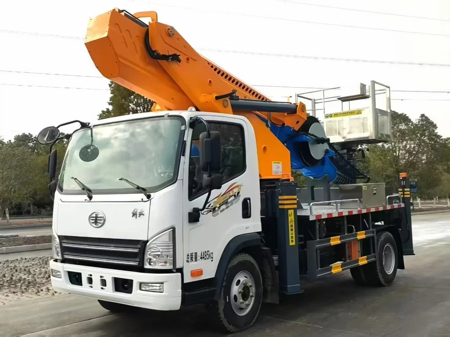 Camion nacelle FAW 4x2 18m à bras pliant, 4,5 tonnes, panier en acier inoxydable, plate-forme élévatrice mobile