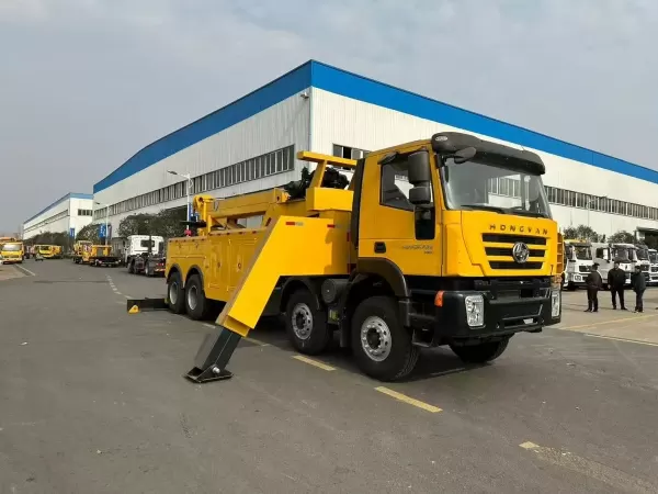 SAIC Hongyan Iveco 8x4 Heavy Wrecker Recovery Vehicle 20T Class