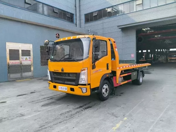 SINOTRUK HOWO 4x2 Light Flatbed Wrecker Tow Truck