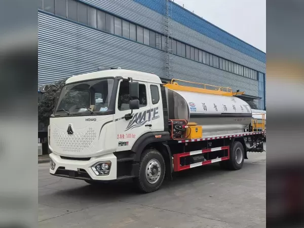 HOWO 4x2 Asphalt Distributor 10cbm for Fleet Works