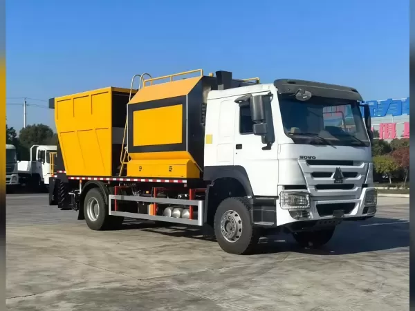 HOWO 4x2 Chip Sealer Truck for Urban Programs