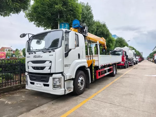 ISUZU 4x2 10-Ton Boom Crane Truck for Urban Lifts