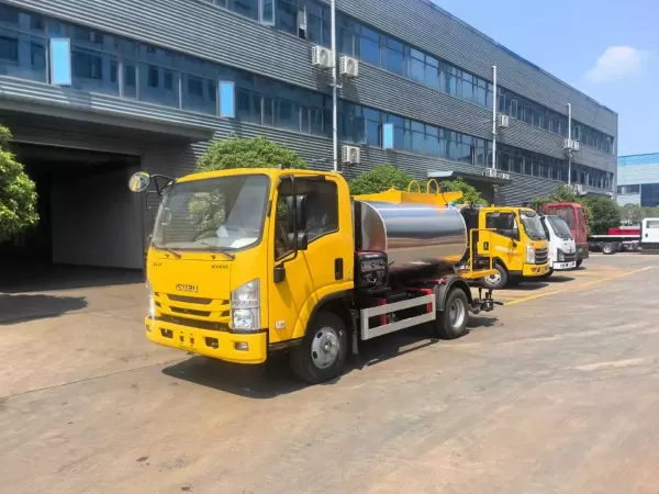 ISUZU 6cbm Insulated Bitumen Sprayer with Riello Burner