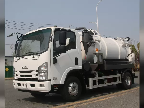 ISUZU 4X2 8 cbm Sewage Suction Truck for Municipal Sewer Cleaning