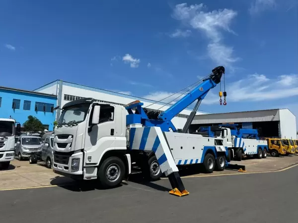 ISUZU 8x4 25-Ton Rotator Wrecker for Multi-Vehicle Recovery