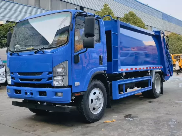 ISUZU ELF 4x2 8m3 Compactor Garbage Truck Light Rear Loader