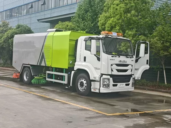 ISUZU GIGA 4x2 205HP Road Sweeper Truck 18T Street Sweeper for City Arterials