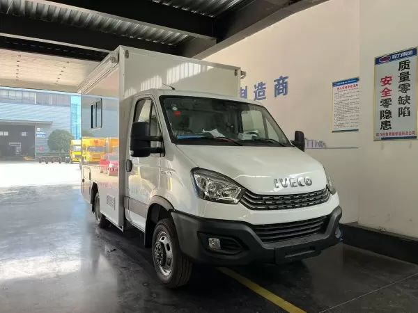 IVECO Mobile Laboratory Van 4x2 Water Quality Testing Vehicle with Lab Benches