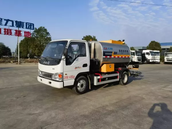 JAC 4cbm Mini Asphalt Distributor for Patch Works
