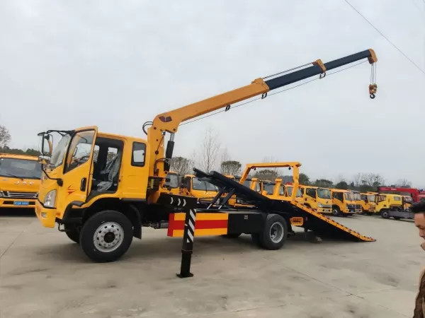FAW 4x2 6T Wrecker Truck with 4T Straight Boom Crane and Outriggers