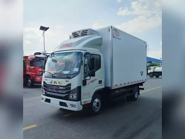 JAC 4x2 Refrigerated Truck 5M Cold Box Distribution Vehicle