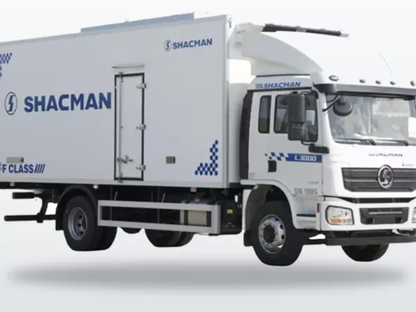 SHACMAN 6X4 22 cbm Refrigerated Box Truck for Cold-Chain Delivery