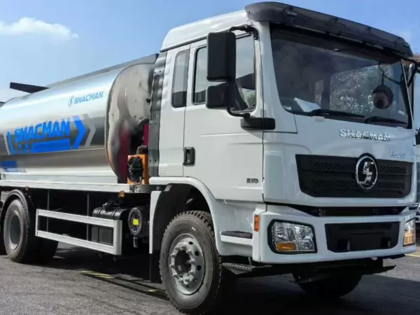 SHACMAN L3000 Bitumen Sprayer 8cbm for County Roads