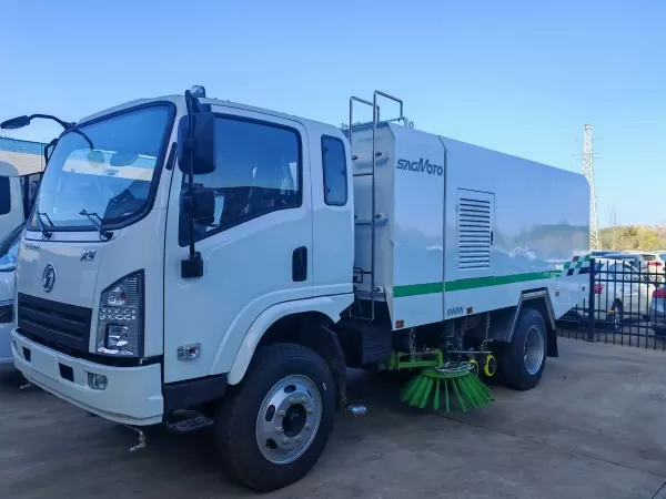 SHACMAN Xuande X9 4x2 Road Sweeper Truck 8T Compact Street Sweeper with Side Brooms