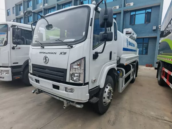 SHACMAN Xuande X9 4x2 Water Sprinkler Truck 170HP Compact City Road Flusher
