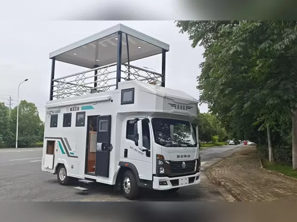 HOWO 4x2 Double Deck RV Truck Light Camper Truck With Upper Observation Platform Mobile Home Travel Caravan