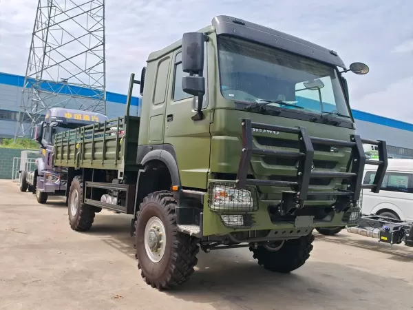 SINOTRUK 4x4 Heavy Cargo Truck 300HP Off-Road Stake Body for Field Operations