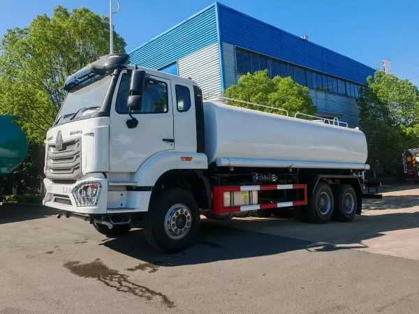 SINOTRUK 6x4 Water Bowser Truck Big White Tank Road Watering Tanker