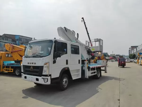 SINOTRUK HOWO Double Cab 4x2 Aerial Work Truck Crew Boom Lift Utility Vehicle