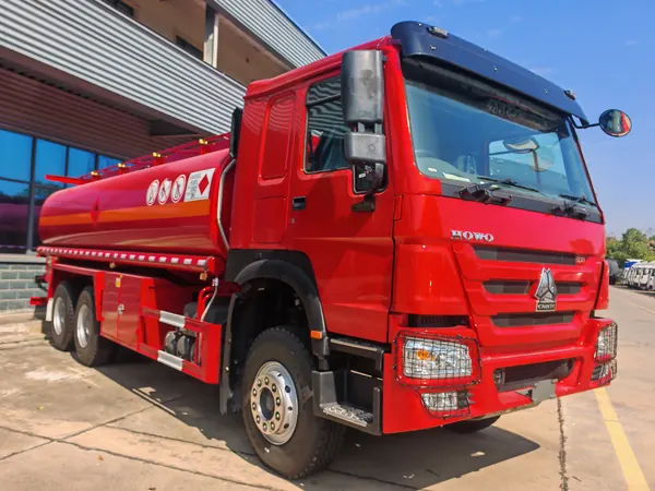 Camion citerne à gasoil HOWO 6x4 de 20 000 L avec pompe et compteur