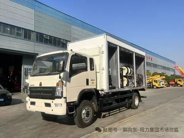 Sinotruk HOWO 4x2 Mobile Field Service Truck, Mining Onsite Repair & Lubrication Workshop Truck