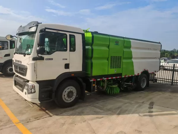 SINOTRUK HOWO NX 4x2 220HP Road Sweeper Truck 18T Street Sweeper for Export