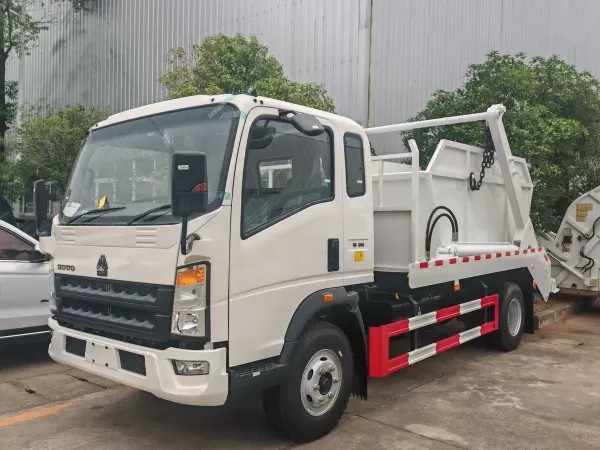 SINOTRUK 4x2 Light Skip Loader Garbage Truck 4m3 Swing-Arm