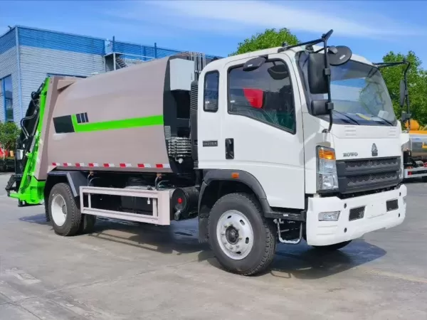 SINOTRUK 4x2 лёгкий мусоровоз с уплотнителем 6м3 синий номер C1