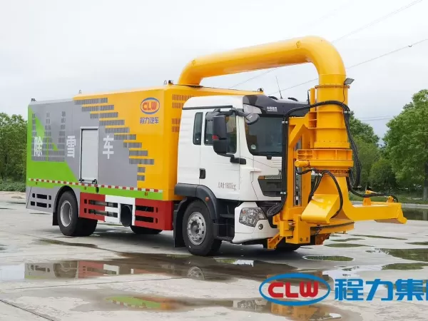 Sinotruk Howo Multifunctional Snow Blower Truck 240HP Integrated Snow Pushing Ice Breaking Snow Melting Truck for Airport Road Maintenance