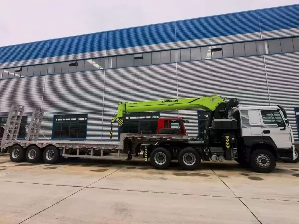 SINOTRUK HOWO 6x4 Tractor 3-Axle Lowbed Semi-Trailer with Crane Set