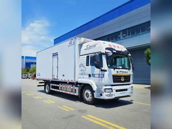 SINOTRUK SITRAK 4x2 Refrigerated Truck 9.6M Heavy Cold Box